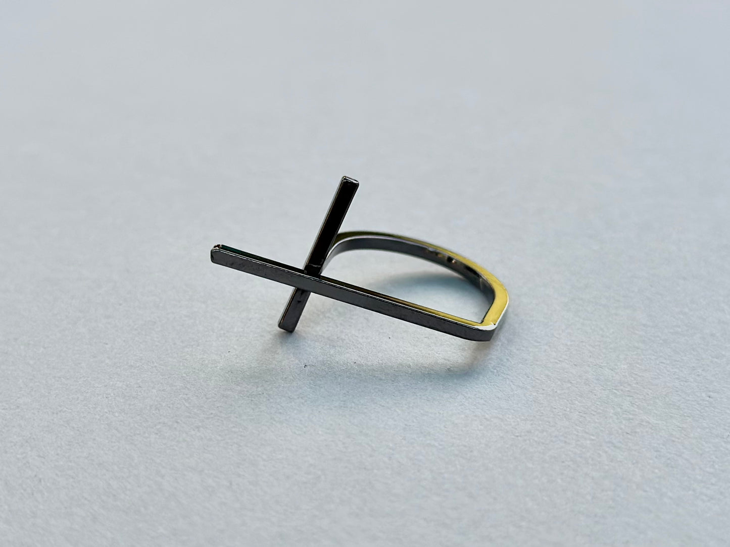 Geometric Cross Ring