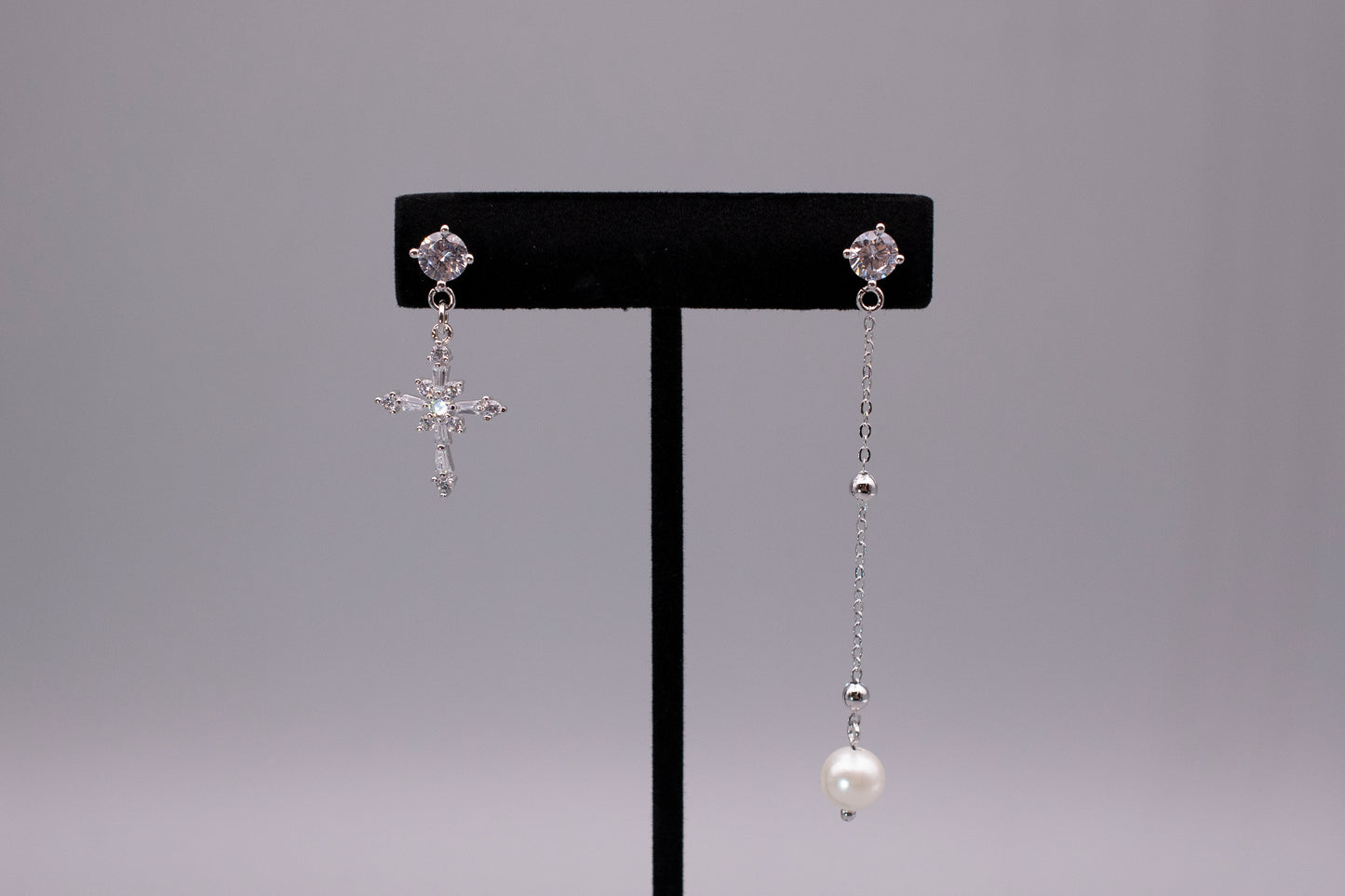 Calla Pearl Crystal Unbalance Earrings